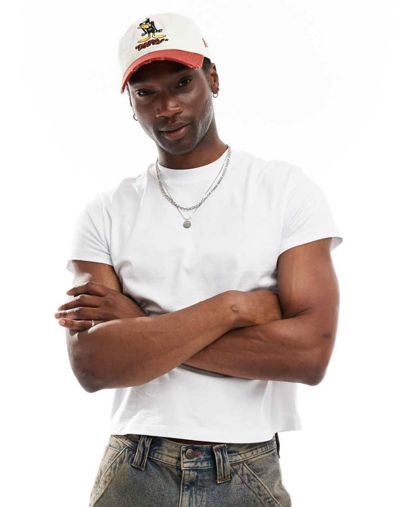 Reclaimed Vintage - Schmales T-Shirt in Weiß mit kurzem, kastigem Schnitt von Reclaimed Vintage