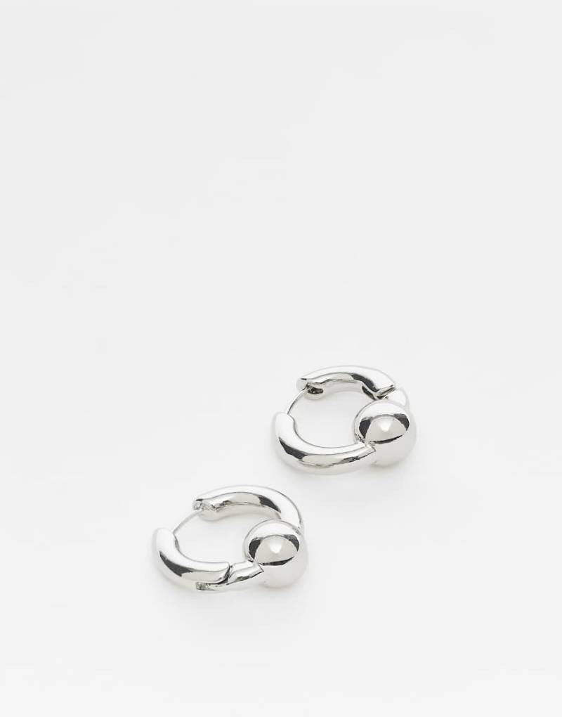 Reclaimed Vintage - Silberfarbene Unisex-Creolen von Reclaimed Vintage