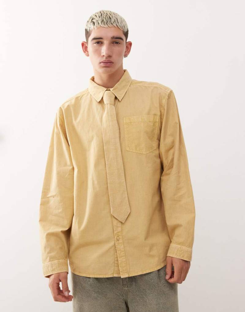 Reclaimed Vintage - Slim Fit Hemd in Gelb mit Krawatte und Karomuster-Neutral von Reclaimed Vintage