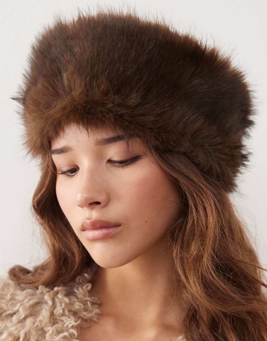 Reclaimed Vintage - Stirnband aus Kunstpelz in Braun-Brown Reclaimed Vintage - Stirnband aus Kunstpelz in Braun-Brown von Reclaimed Vintage