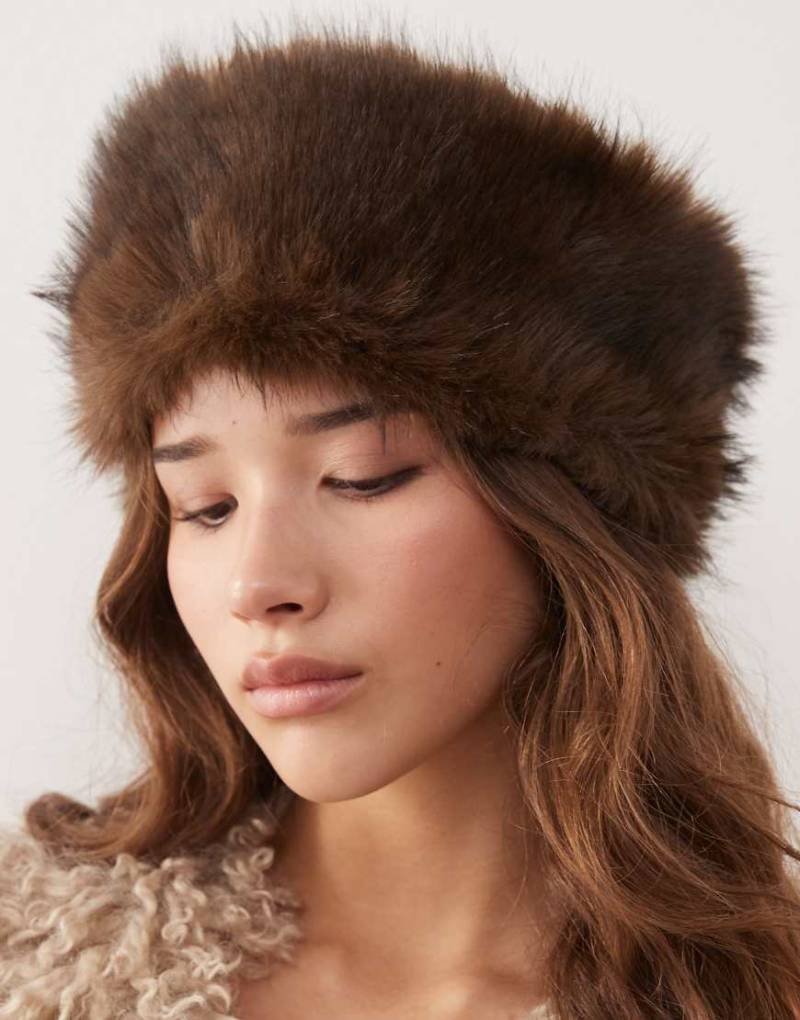 Reclaimed Vintage - Stirnband aus Kunstpelz in Braun-Brown von Reclaimed Vintage