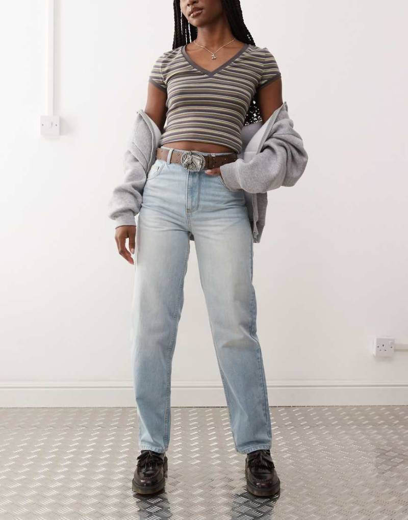 Reclaimed Vintage - Straight Jeans im 90er-Stil in hellblauer Waschung von Reclaimed Vintage