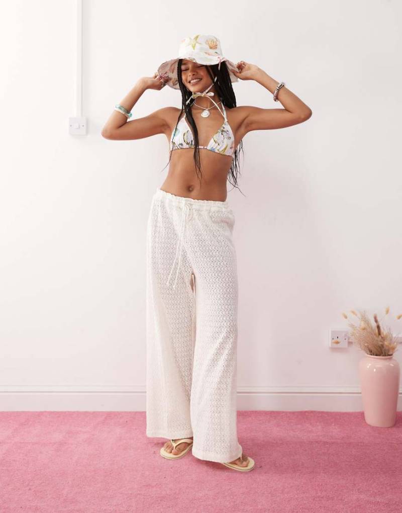 Reclaimed Vintage - Strand-Schlupfhose aus Häkelstrick in Weiß von Reclaimed Vintage