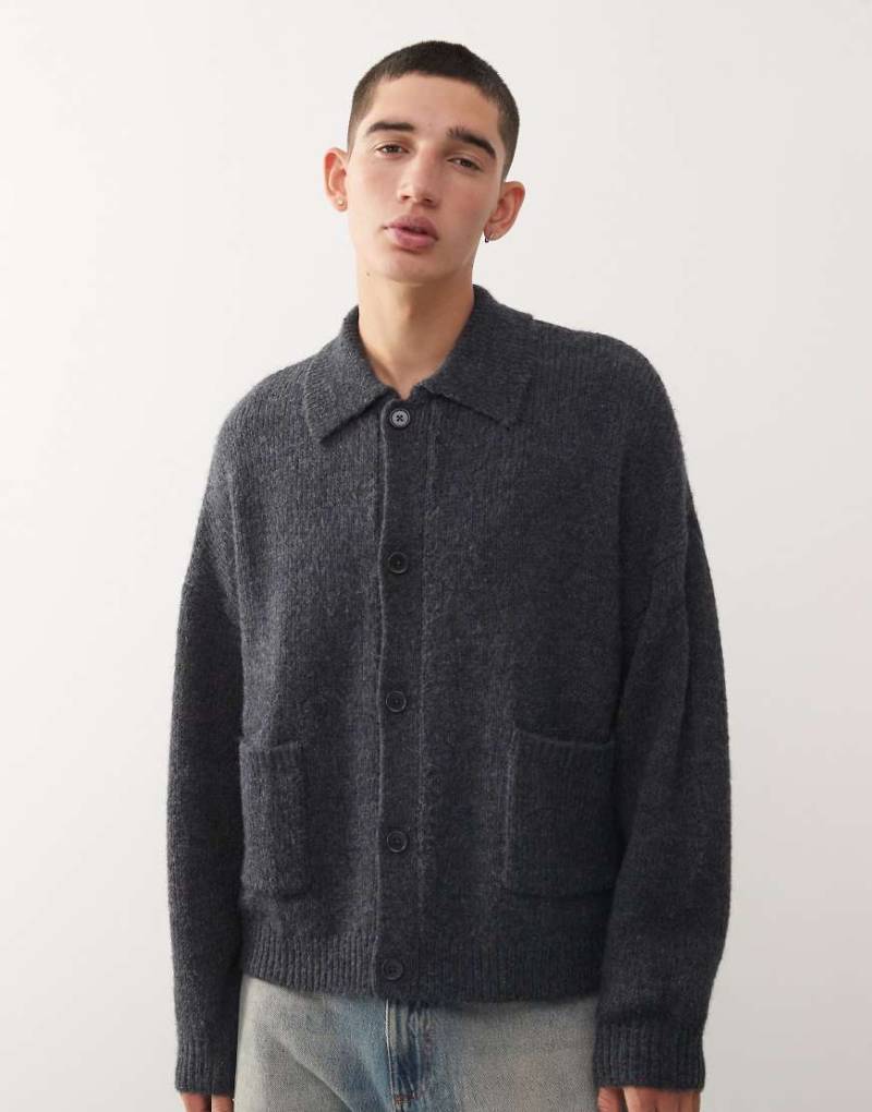 Reclaimed Vintage - Strickjacke in Anthrazit mit Kragen-Marineblau von Reclaimed Vintage