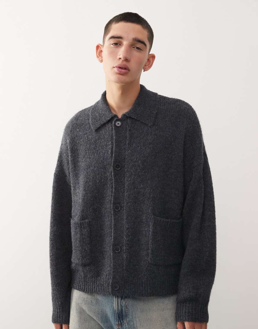Reclaimed Vintage - Strickjacke in Anthrazit mit Kragen-Marineblau von Reclaimed Vintage