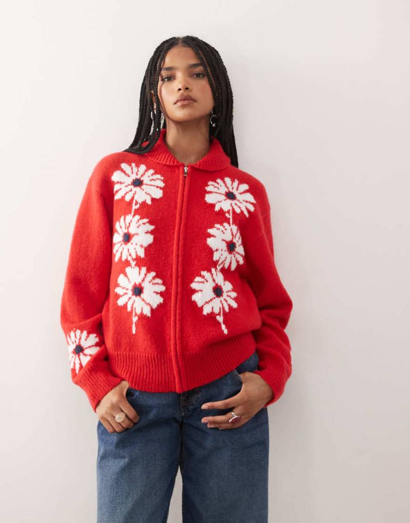 Reclaimed Vintage - Strickjacke in Kirschrot mit Blumendetail und durchgehendem Reißverschluss von Reclaimed Vintage