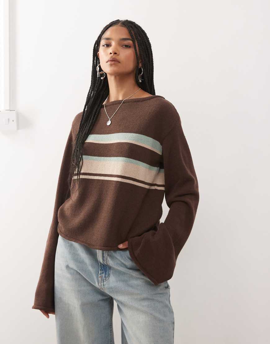 Reclaimed Vintage - Strickoberteil in Braun mit ausgestellten Ärmeln und gestreiftem Bahnendesign-Grün von Reclaimed Vintage