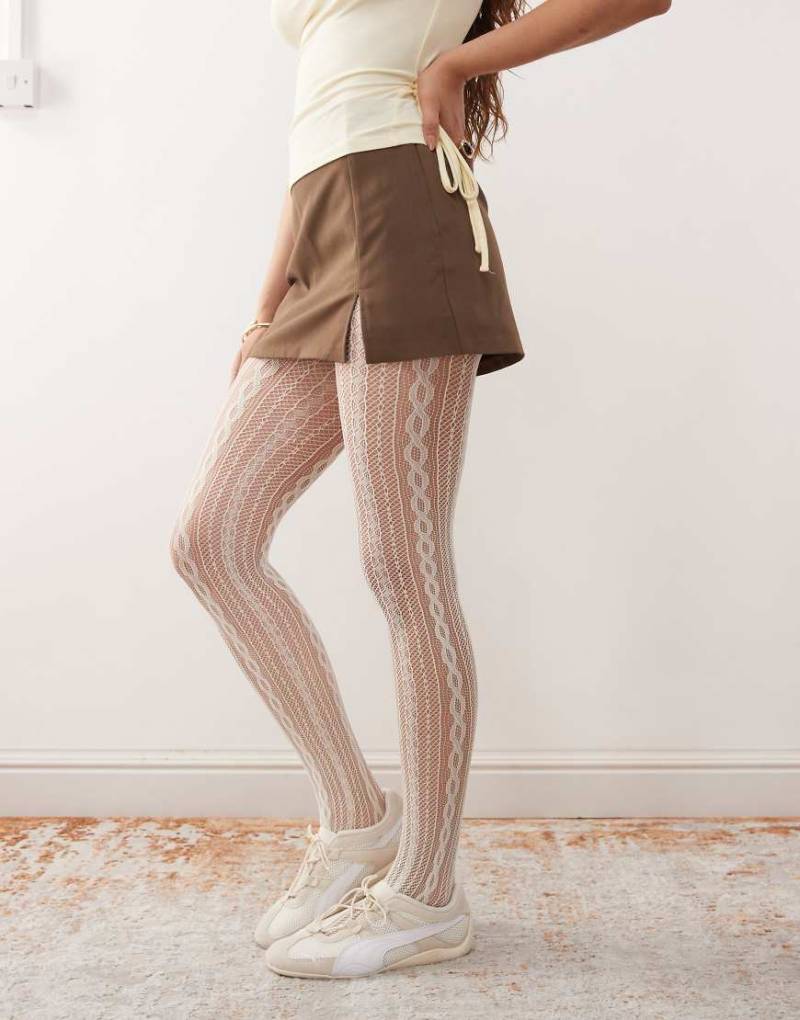 Reclaimed Vintage - Strumpfhose aus Pointelle-Spitze in Weiß Reclaimed Vintage - Strumpfhose aus Pointelle-Spitze in Weiß von Reclaimed Vintage