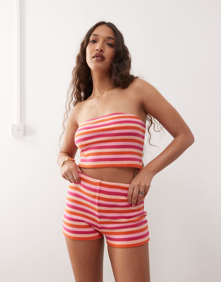 Reclaimed Vintage - Superknappe Shorts mit rosa-bunten Streifen, Kombiteil von Reclaimed Vintage