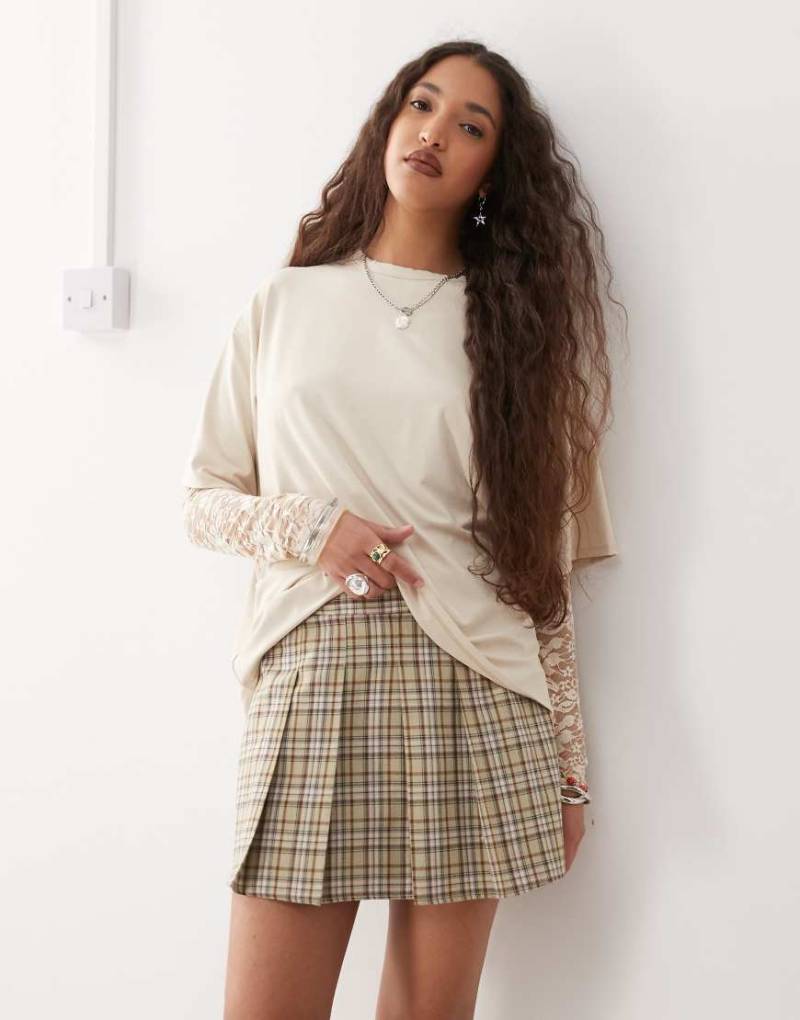 Reclaimed Vintage - Oversize-T-Shirt in Buttermilchgelb mit mehrlagigen Spitzenärmeln von Reclaimed Vintage