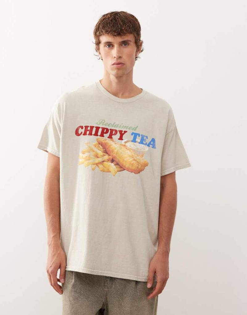 Reclaimed Vintage - T-Shirt in Steinbeige mit Oversize-Passform und Essens-Grafikprint-Neutral von Reclaimed Vintage