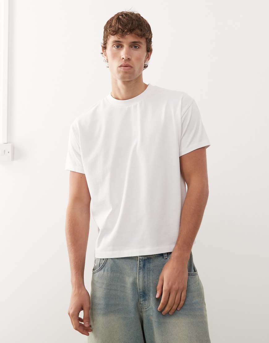 Reclaimed Vintage - T-Shirt in Weiß mit kurzem, kastigem Schnitt von Reclaimed Vintage