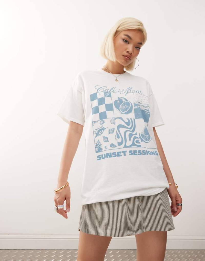 Reclaimed Vintage - T-Shirt in Weiß mit lizenziertem „Café Del Mar Ibiza"-Print von Reclaimed Vintage