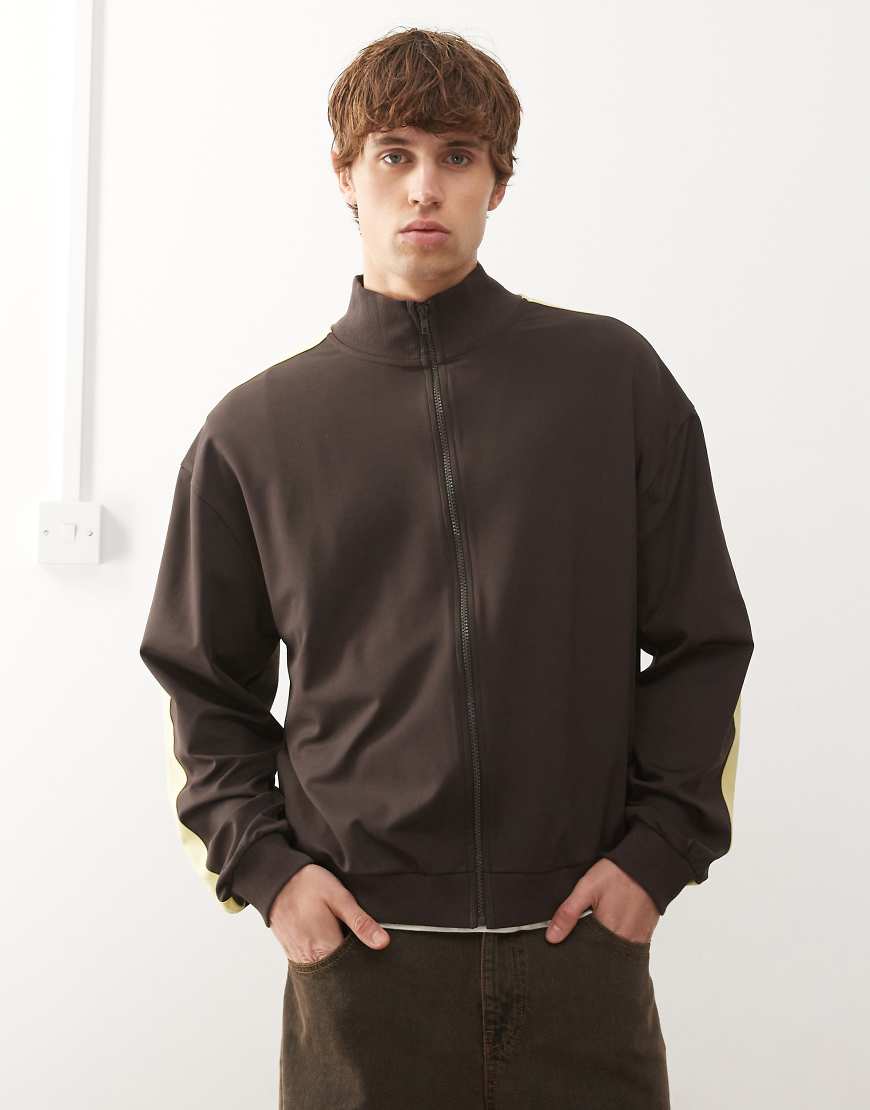 Reclaimed Vintage - Trainingsjacke in Braun mit seitlichem gelbem Streifen-Brown von Reclaimed Vintage