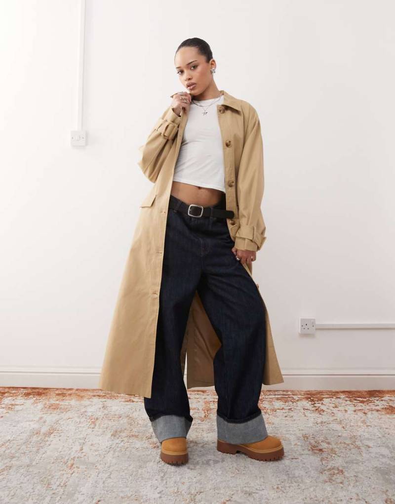 Reclaimed Vintage - Trenchcoat in Beige mit Gürtel und Cape-Detail-Bunt von Reclaimed Vintage