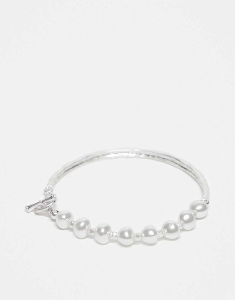 Reclaimed Vintage - Unisex-Armreif in Silber-Optik mit Perlenkettendetail von Reclaimed Vintage