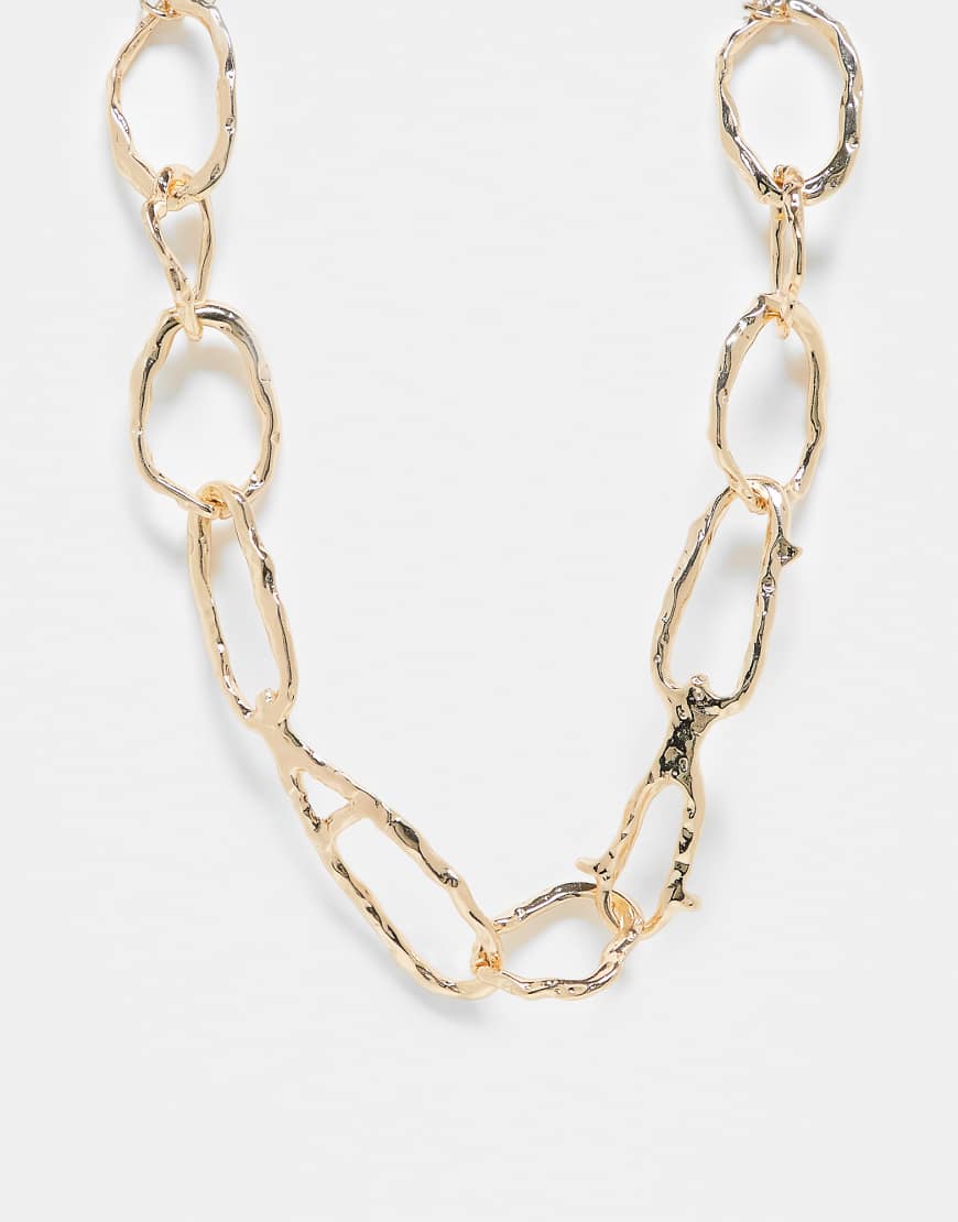 Reclaimed Vintage - Unisex-Halskette aus goldfarbenem Metall mit gehämmertem Design Reclaimed Vintage - Unisex-Halskette aus goldfarbenem Metall mit gehämmertem Design von Reclaimed Vintage