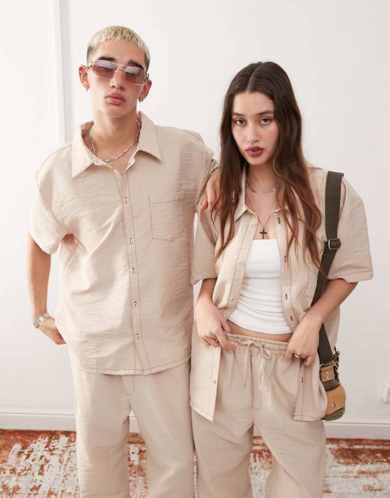 Reclaimed Vintage - Unisex-Hemd in Steinbeige mit Kontrastnaht-Neutral von Reclaimed Vintage