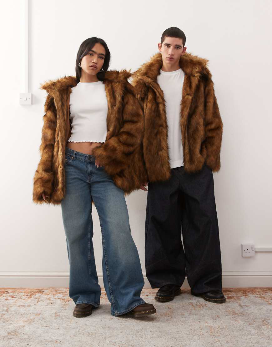 Reclaimed Vintage - Unisex-Kapuzenjacke aus Kunstpelz in Braun mit Oversize-Schnitt-Brown von Reclaimed Vintage