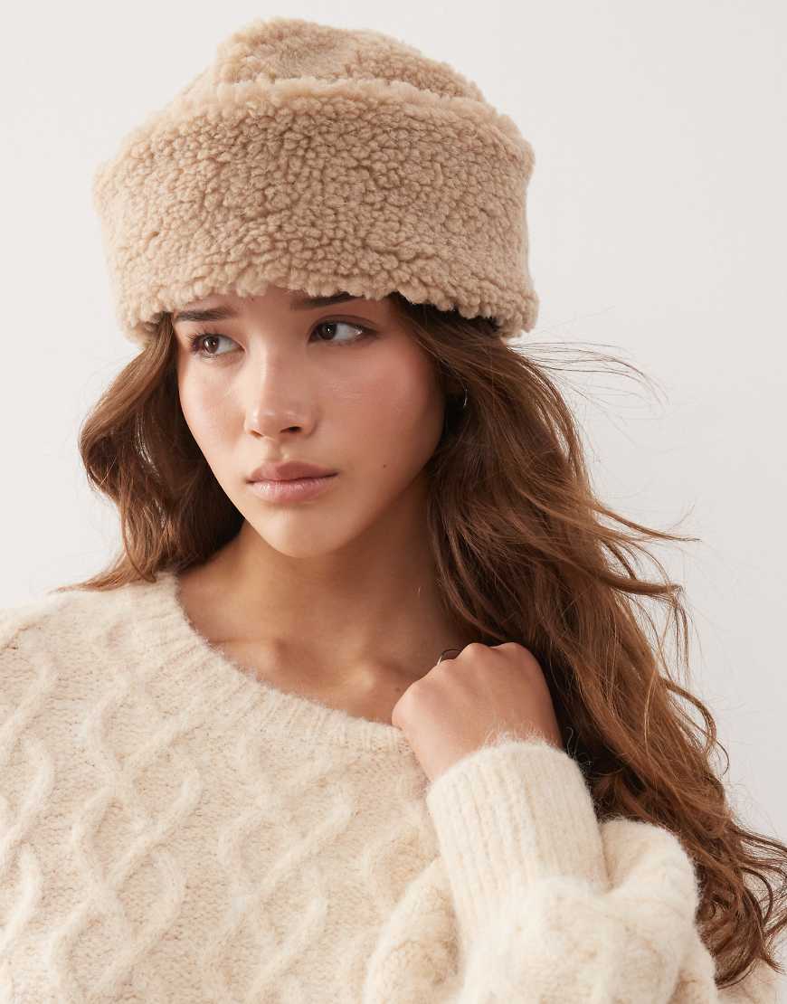 Reclaimed Vintage - Unisex-Mütze aus Teddyfell in Braun mit Umschlag-Brown von Reclaimed Vintage