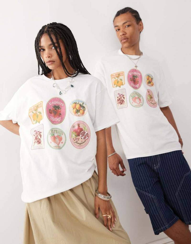 Reclaimed Vintage - Unisex - Oversize-T-Shirt in Weiß mit Früchte-Sticker-Print von Reclaimed Vintage