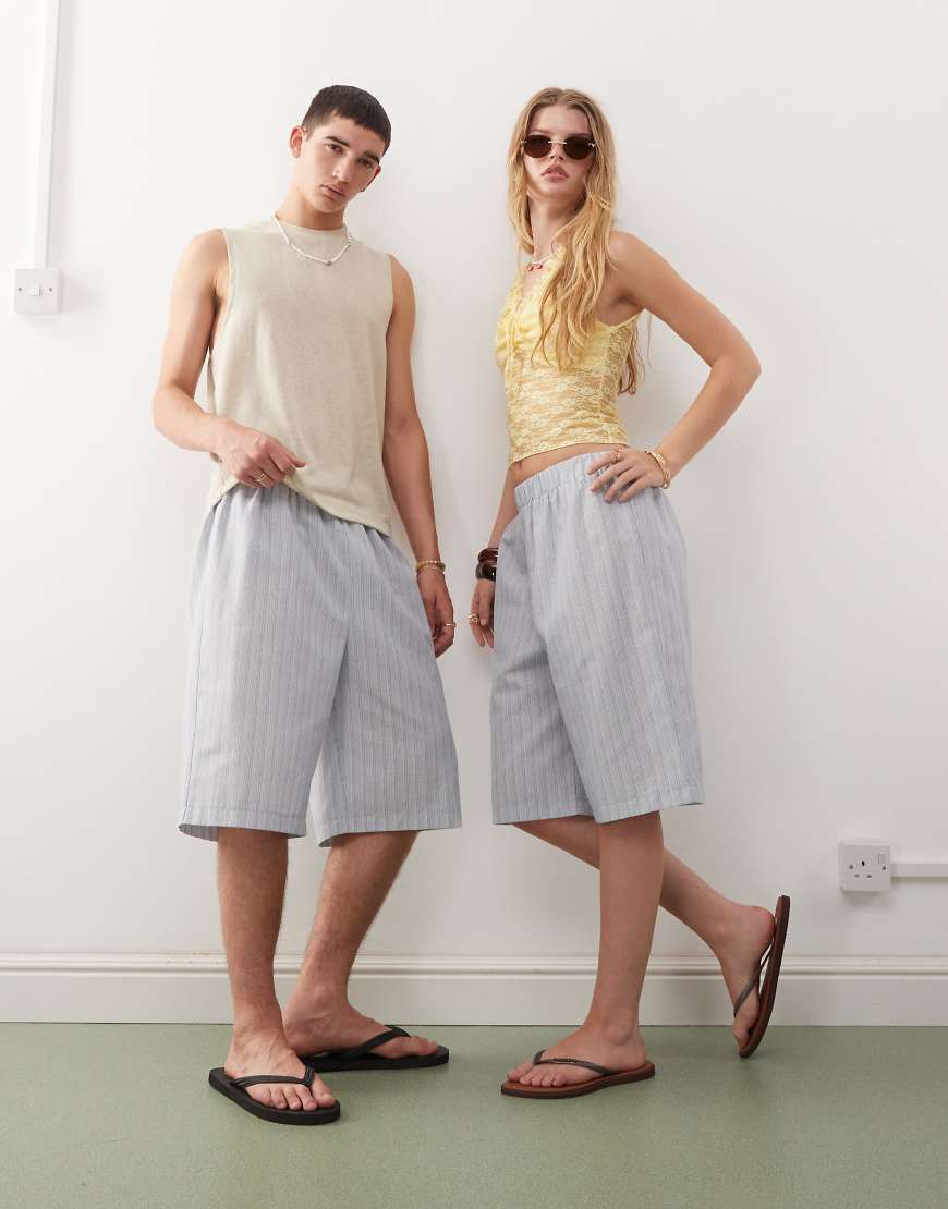Reclaimed Vintage- Unisex-Shorts im Longline-Schnitt in Blau mit Sommerstreifen und Oversize-Passform Reclaimed Vintage- Unisex-Shorts im Longline-Schnitt in Blau mit Sommerstreifen und Oversize-Passform von Reclaimed Vintage