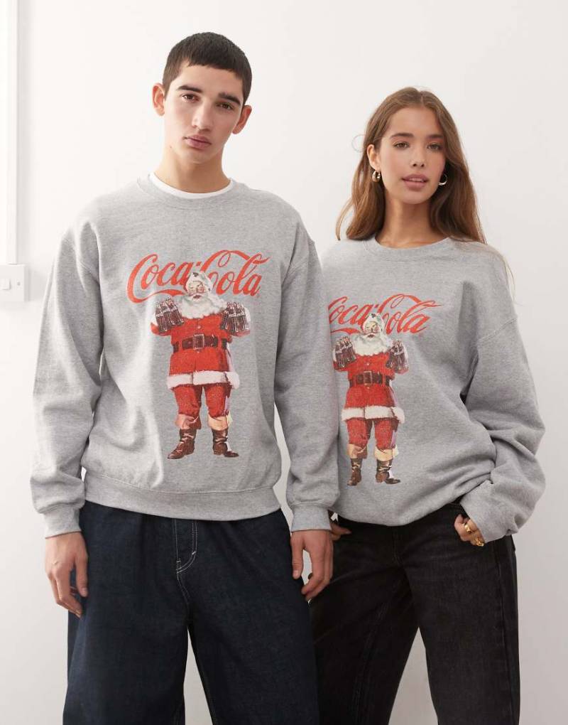 Reclaimed Vintage - Unisex-Sweatshirt in meliertem Grau mit weihnachtlichem „Coca Cola"-Lizenzprint von Reclaimed Vintage