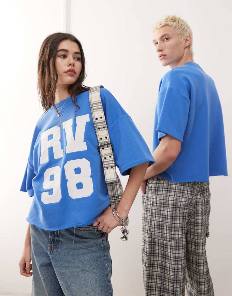 Reclaimed Vintage - Kurz und kastig geschnittenes Unisex-T-Shirt aus Sweatshirt-Stoff in Blau mit College-Logo von Reclaimed Vintage