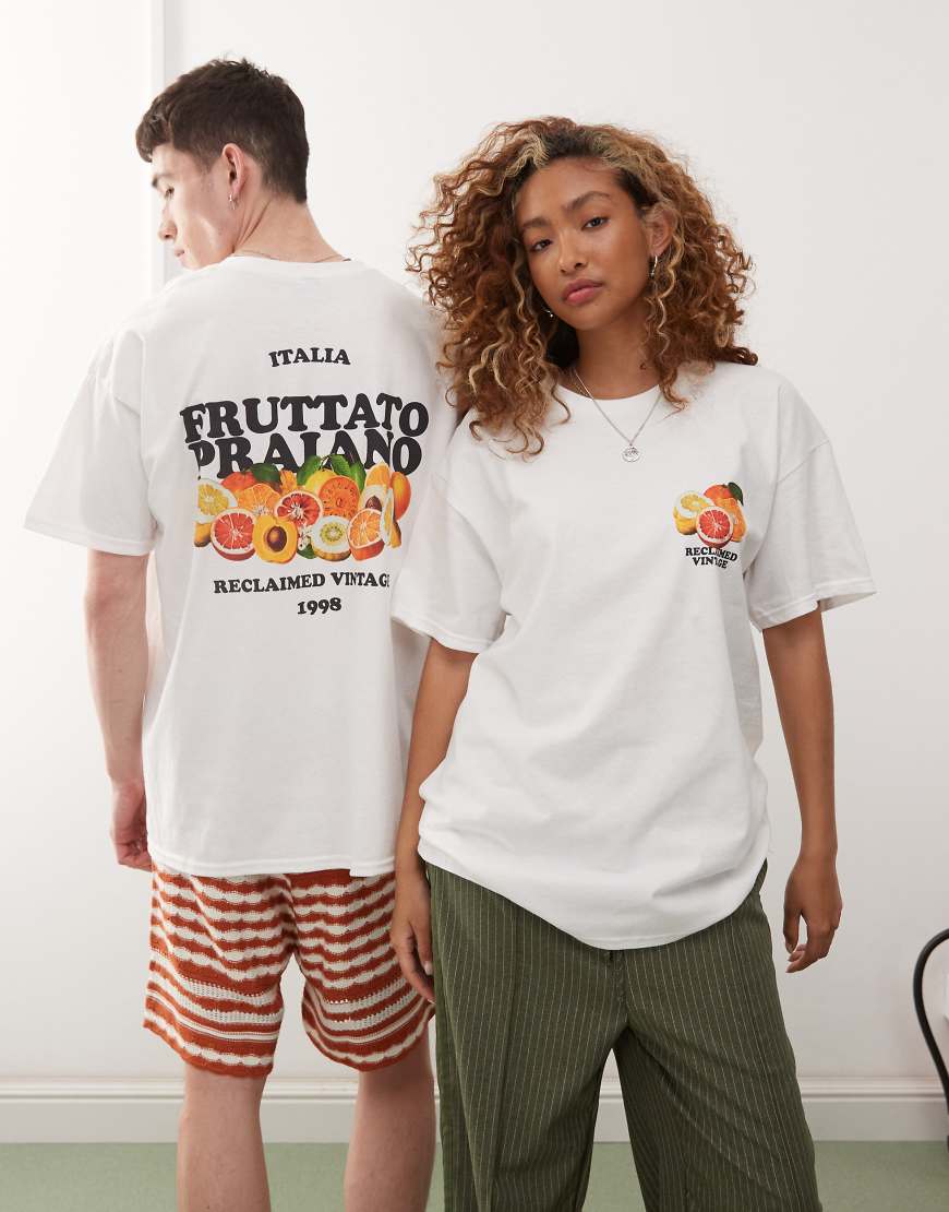 Reclaimed Vintage - Unisex-T-Shirt in Weiß mit Oversize-Passform und Früchte-Grafikprint am Rücken von Reclaimed Vintage