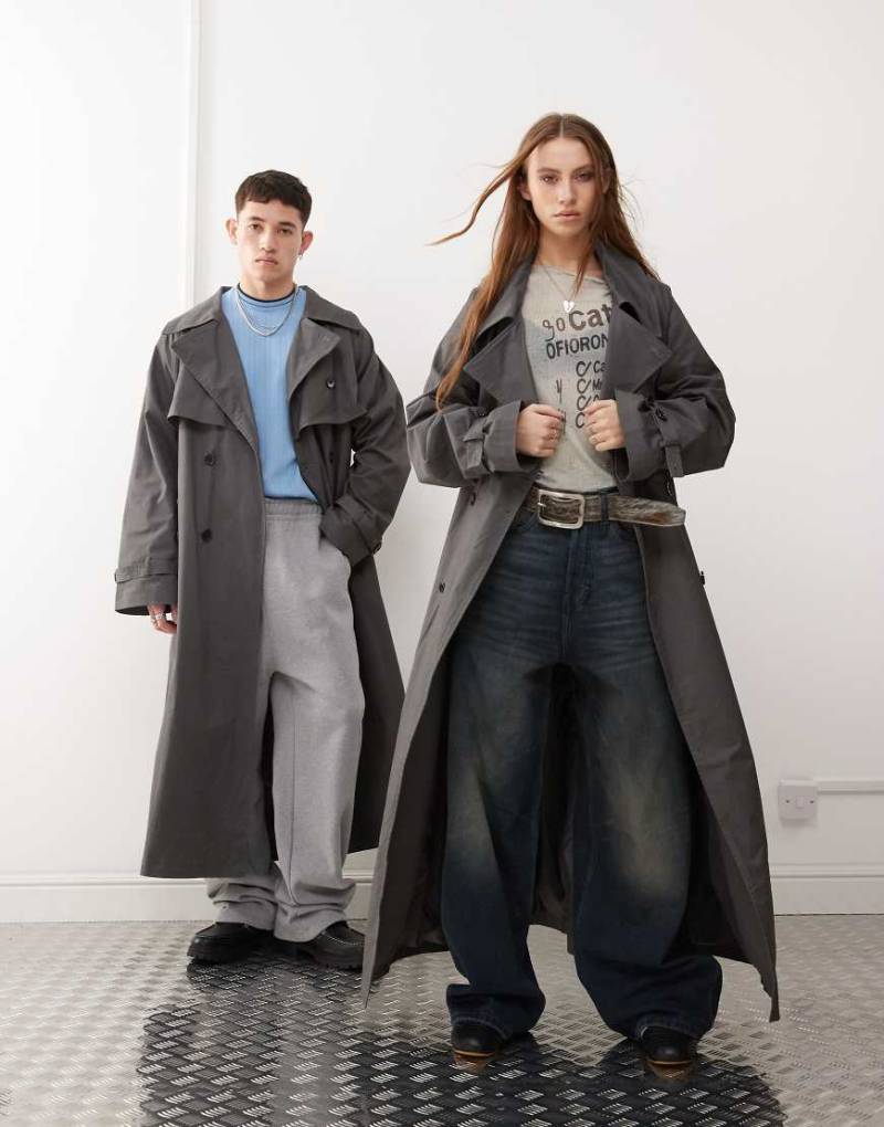 Reclaimed Vintage - Unisex-Trenchcoat in Anthrazit mit Bindegürtel-Bunt von Reclaimed Vintage