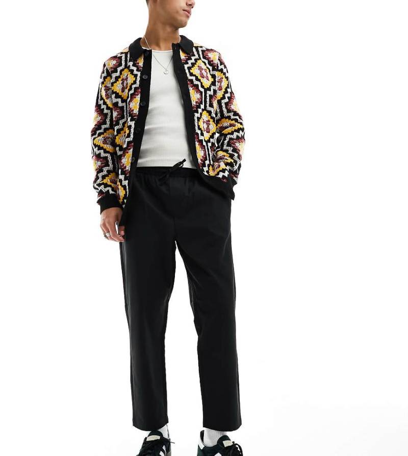 Reclaimed Vintage - Verkürzte Hose in Schwarz mit schmalem Bein von Reclaimed Vintage