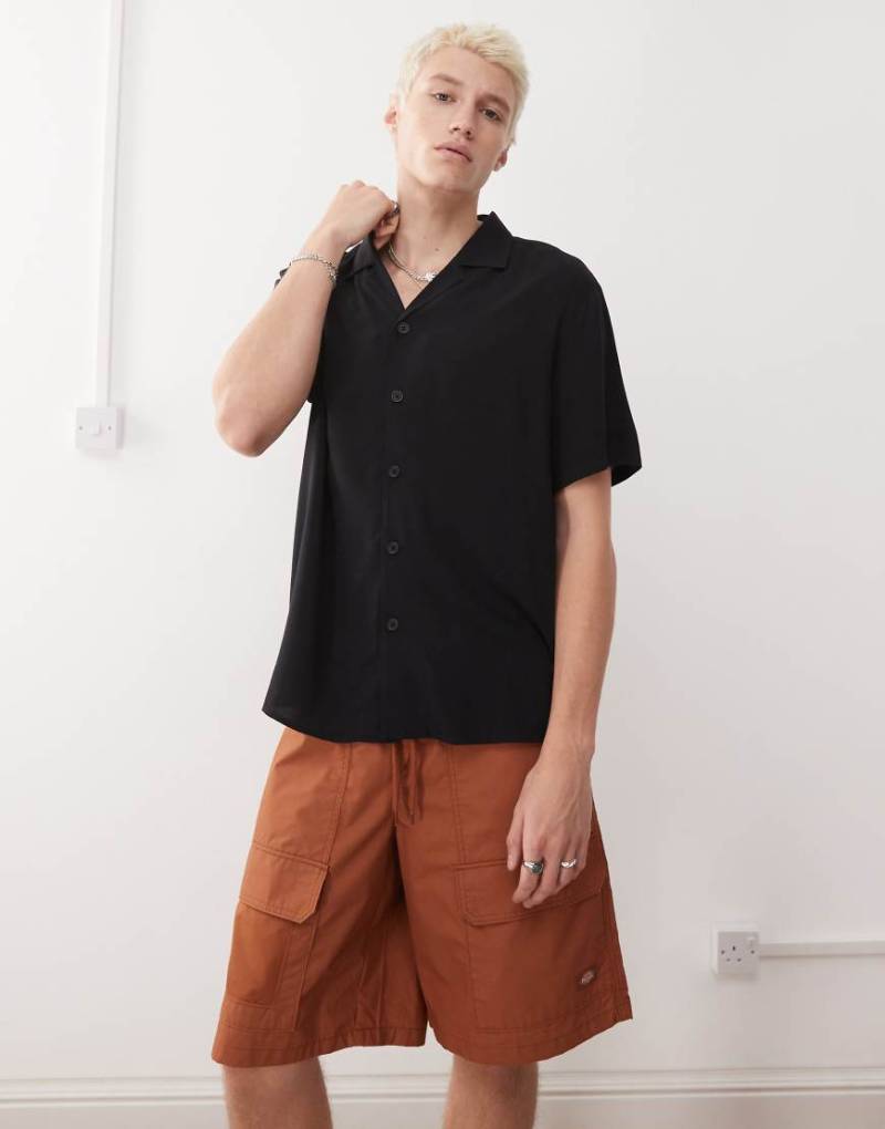 Reclaimed Vintage - Viskose-Hemd in Schwarz von Reclaimed Vintage