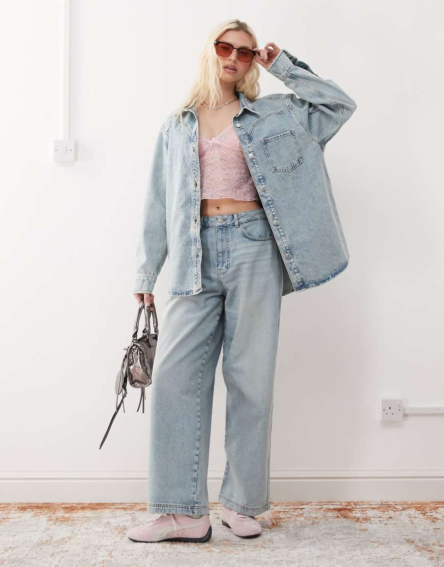 Reclaimed Vintage - Weit geschnittene Baggy-Denim-Jeans in verwaschenem Blau, Kombiteil Reclaimed Vintage - Weit geschnittene Baggy-Denim-Jeans in verwaschenem Blau, Kombiteil von Reclaimed Vintage