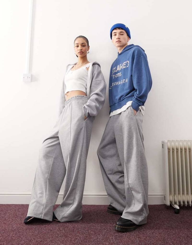 Reclaimed Vintage - Weit geschnittene Unisex-Jogginghose in meliertem Grau von Reclaimed Vintage