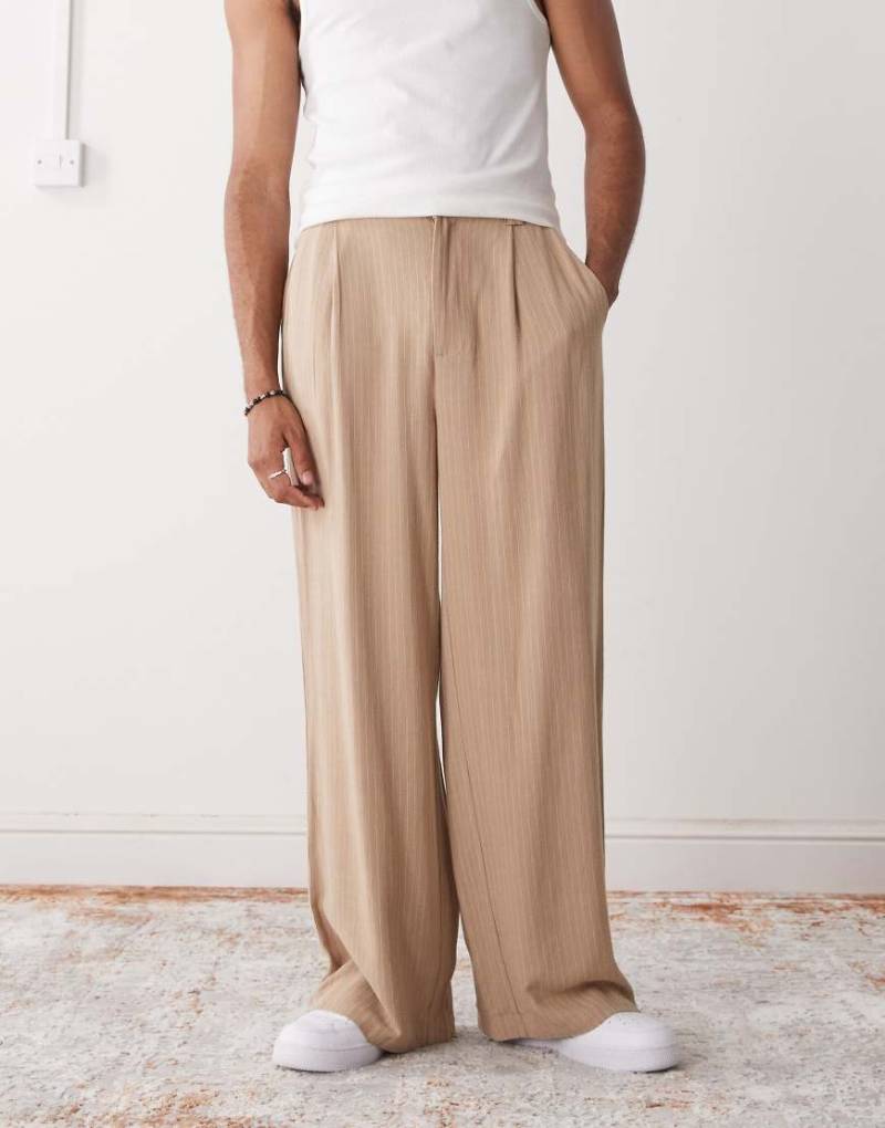 Reclaimed Vintage - Weite, elegante Hose mit Leinenanteil und zarten Streifen-Neutral von Reclaimed Vintage