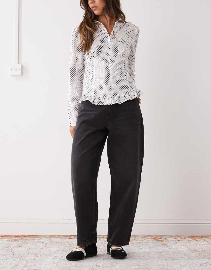 Reclaimed Vintage - Weite Barrel-Jeans aus Denim in Schwarz von Reclaimed Vintage