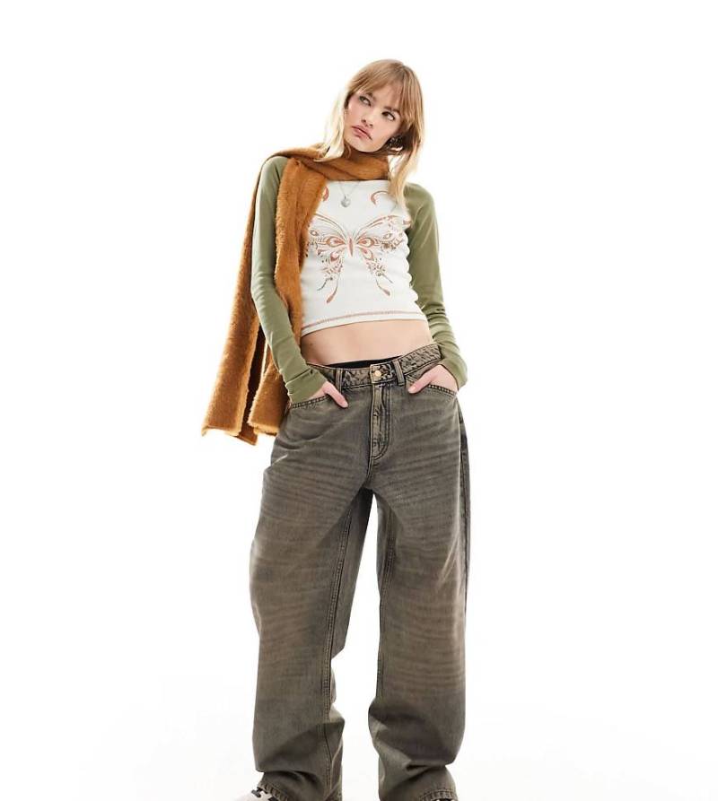 Reclaimed Vintage - Weite Jeans in anthrazitfarbener Waschung mit niedrigem Bund-Orange von Reclaimed Vintage