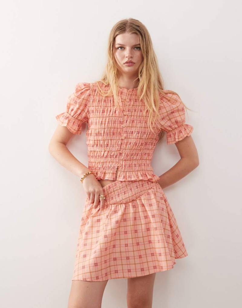 Reclaimed Vintage - Western-Oberteil in Rosa kariert mit Raffung und Puffärmeln-Bunt Reclaimed Vintage - Western-Oberteil in Rosa kariert mit Raffung und Puffärmeln-Bunt von Reclaimed Vintage