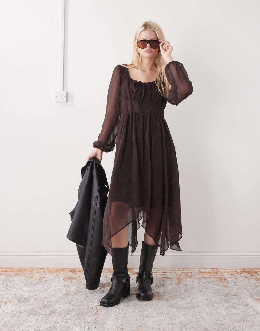 Reclaimed Vintage - Winterliches Prärie-Midikleid in Burgunderrot mit asymmetrischem Saum und rotem Paisleymuster-Bunt von Reclaimed Vintage