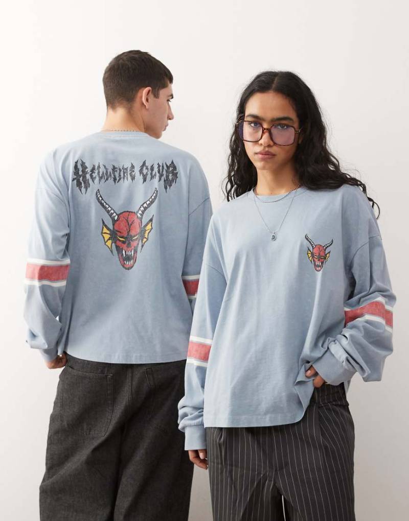 Reclaimed Vintage x Stranger Things - Langärmliges Skater-T-Shirt in verwaschenem Grau mit Hellfire-Print und Unisex-Passform von Reclaimed Vintage