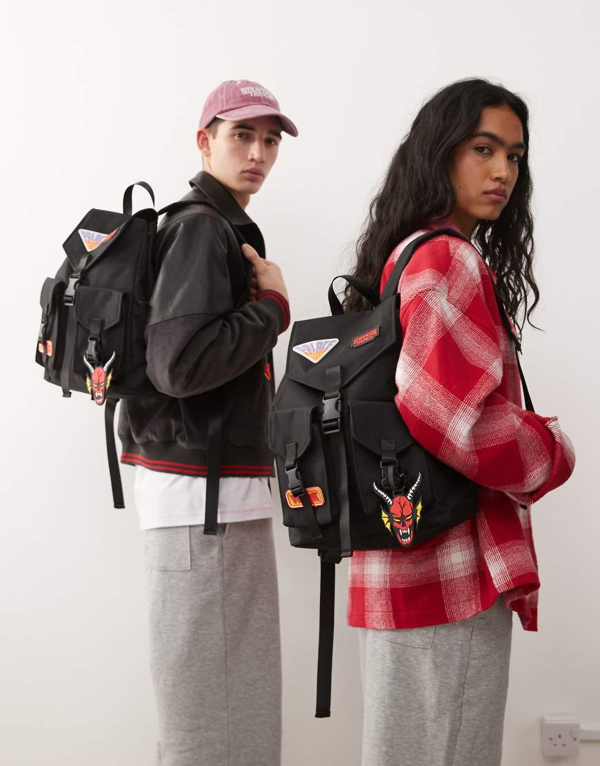 Reclaimed Vintage x Stranger Things - Unisex-Rucksack in Schwarz mit Aufnähern von Reclaimed Vintage