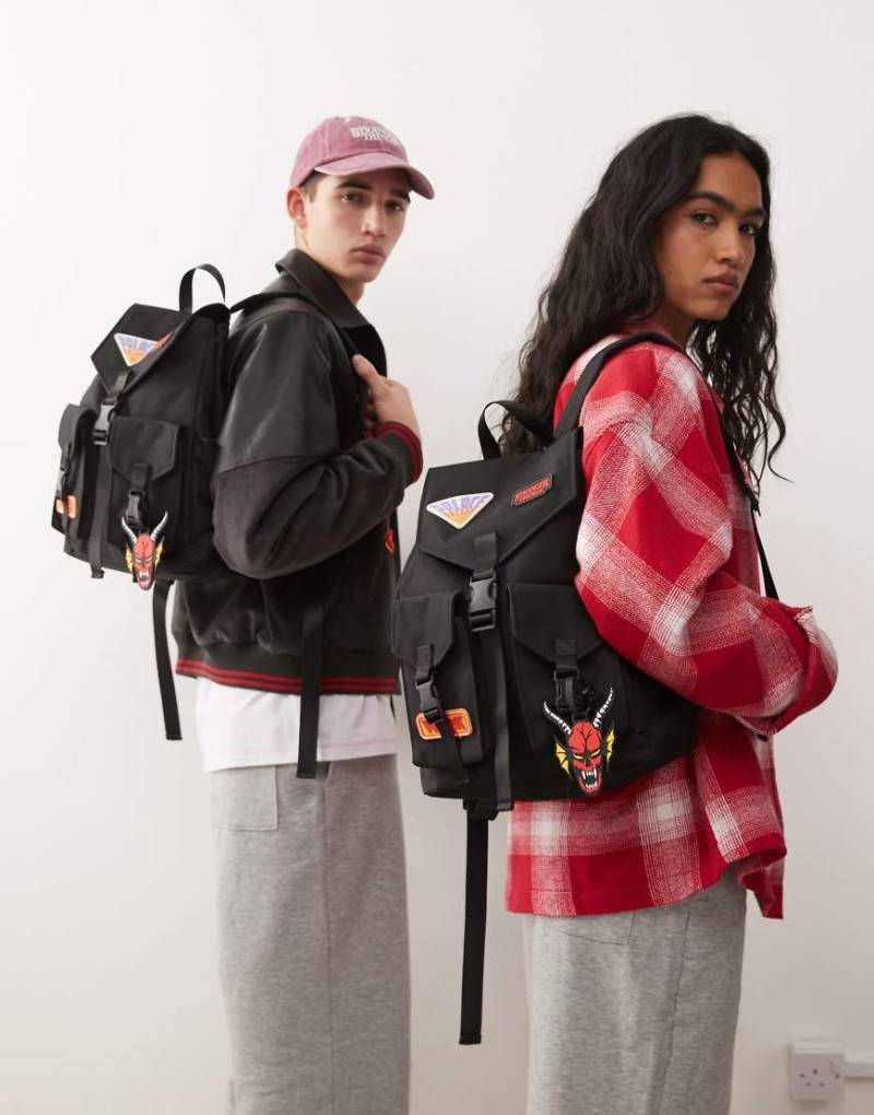 Reclaimed Vintage x Stranger Things - Unisex-Rucksack in Schwarz mit Aufnähern von Reclaimed Vintage