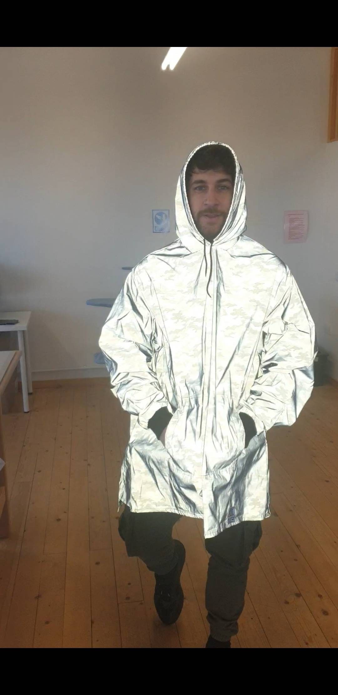 Wasserdichter Reflektierender Camouflage Hoody Longline Auch in Gelb Erhältlich. Wir Fertigen Auch Kindergrößen An Wasserdichter Reflektierender Camouflage Hoody Longline Auch in Gelb Erhältlich. Wir Fertigen Auch Kindergrößen An von ReconstructLondon