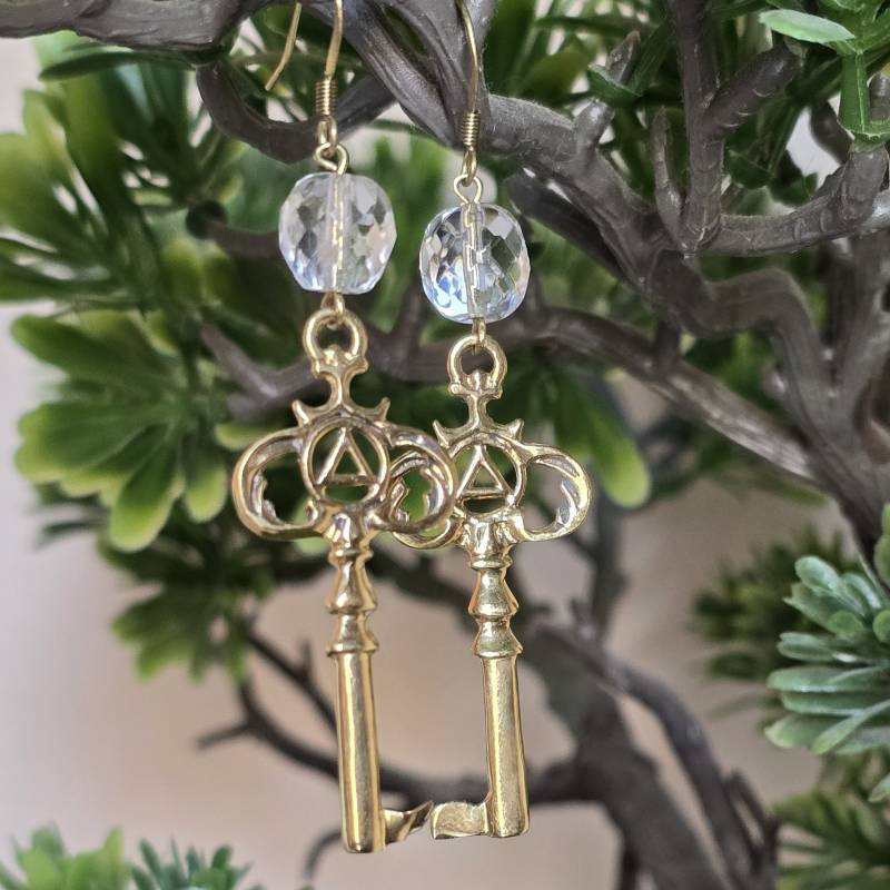 Aa Ohrringe Anonyme Alkoholiker Antikes Messing Finish Zweiseitig Old Style Key von RecoveryIsAGift