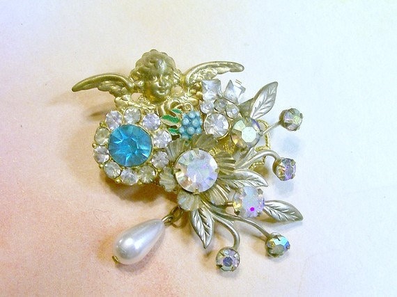 Upcycled Engel Brosche Vintage Strass Collage Pin von RecreatedHistory