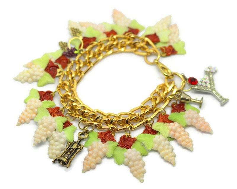 Upcycled Vintage Bettelarmband Herbst Weinlese, Messingkette von RecreatedHistory