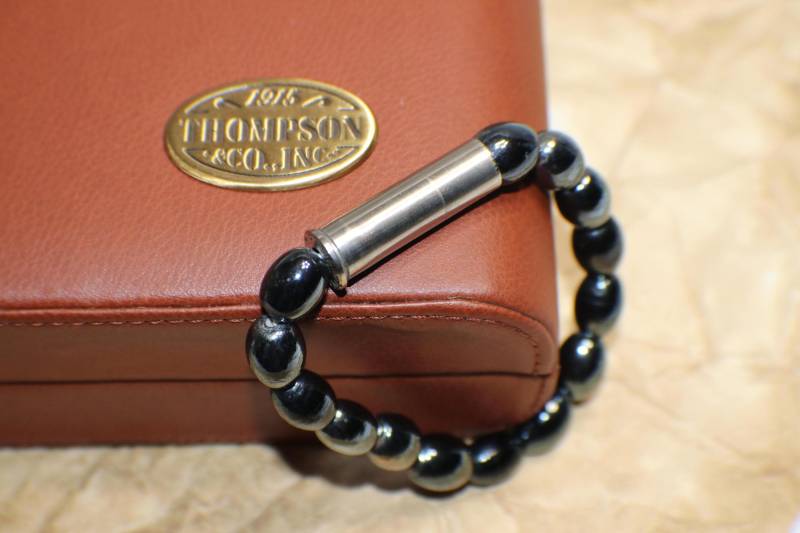 Vintage Herren Upcycling 357 Magnum Patronenhülse Stretch-Armband Große Remingtonpeters Gehäuse Rostfreiem Stahl Schwarz Keramik Perlen von RecreatedHistory