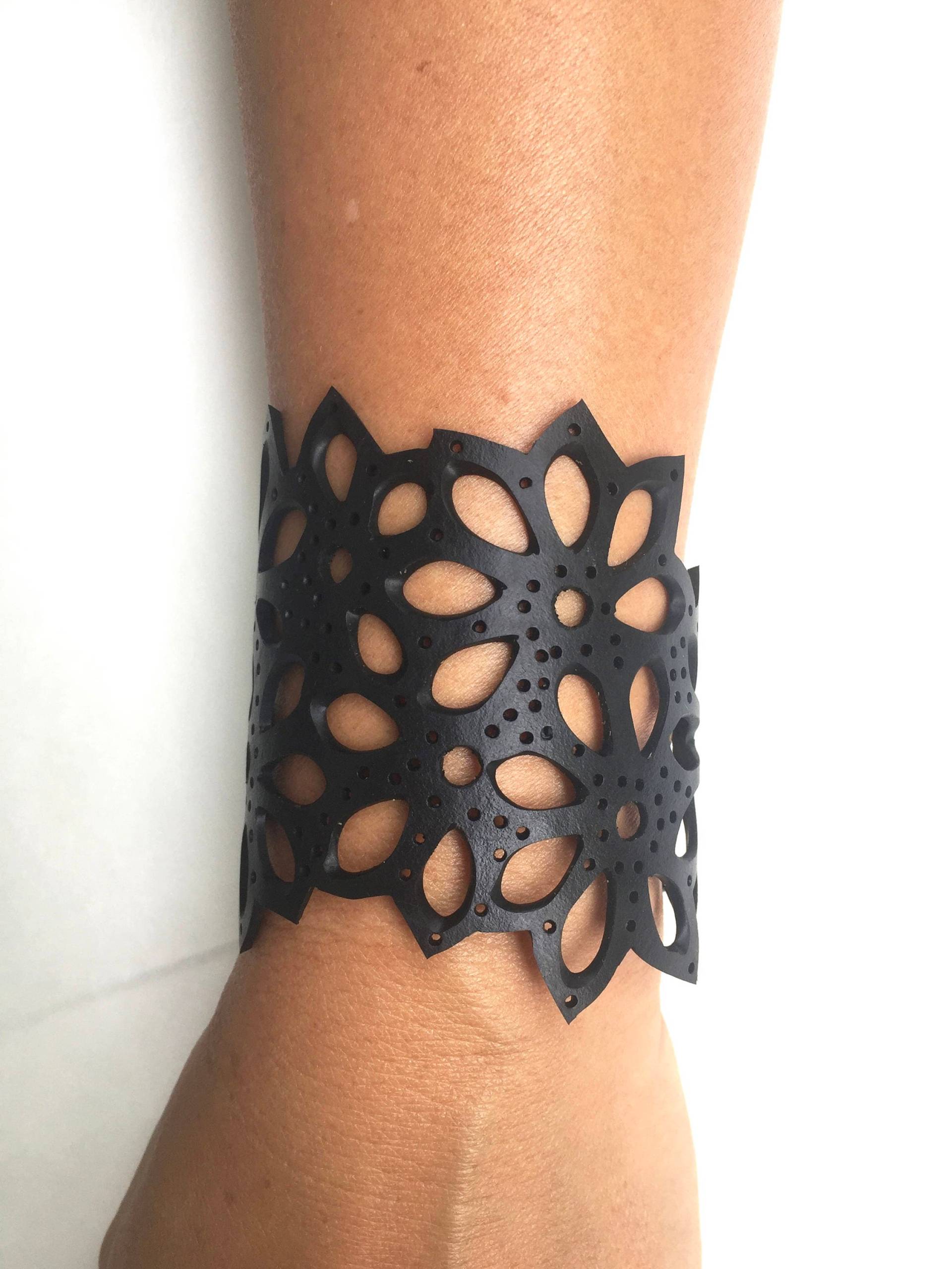 Handgefertigtes Kautschuk Armband von RecycleSister