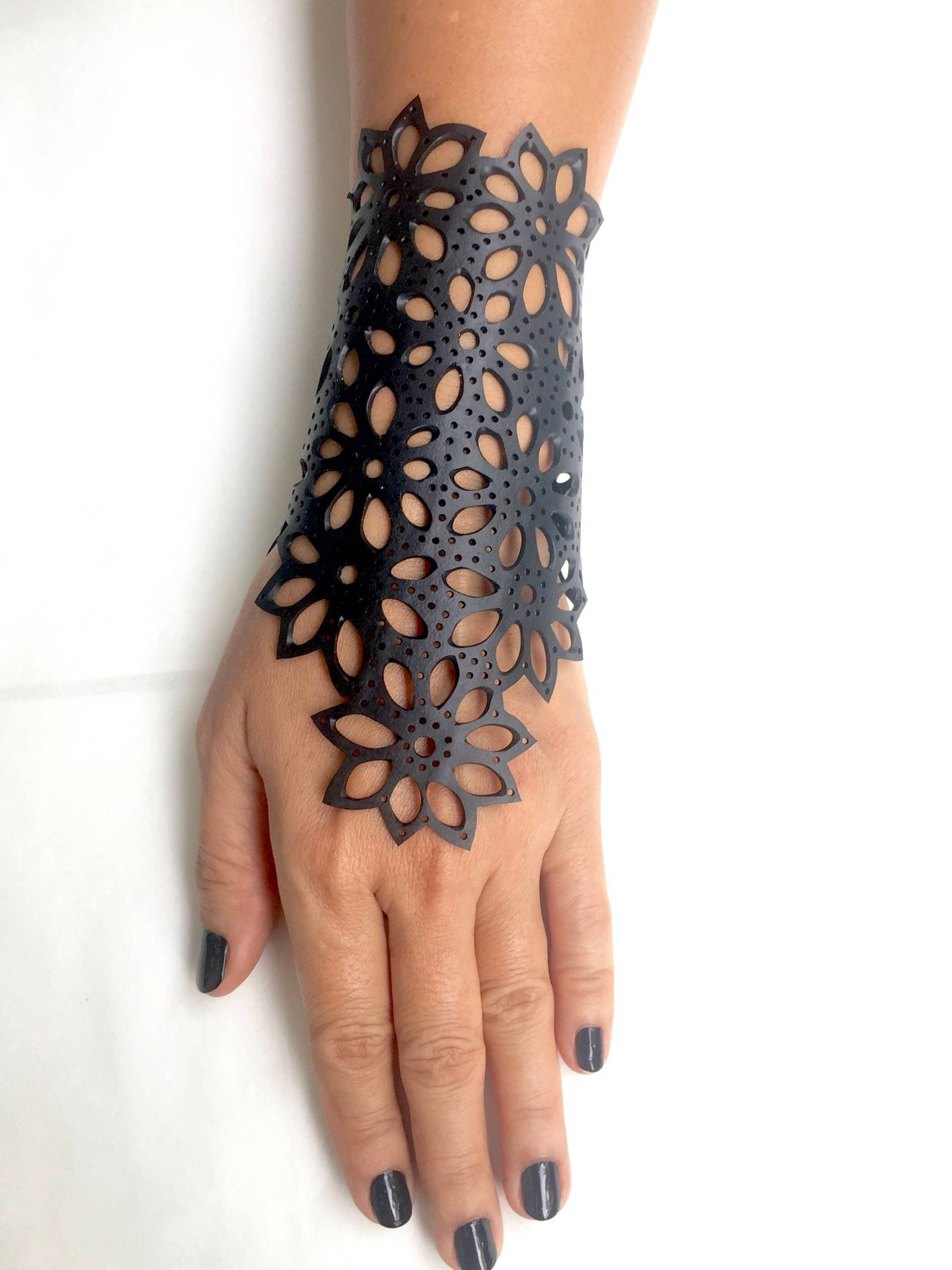 Kautschuk Armband Armreif Handcut von RecycleSister