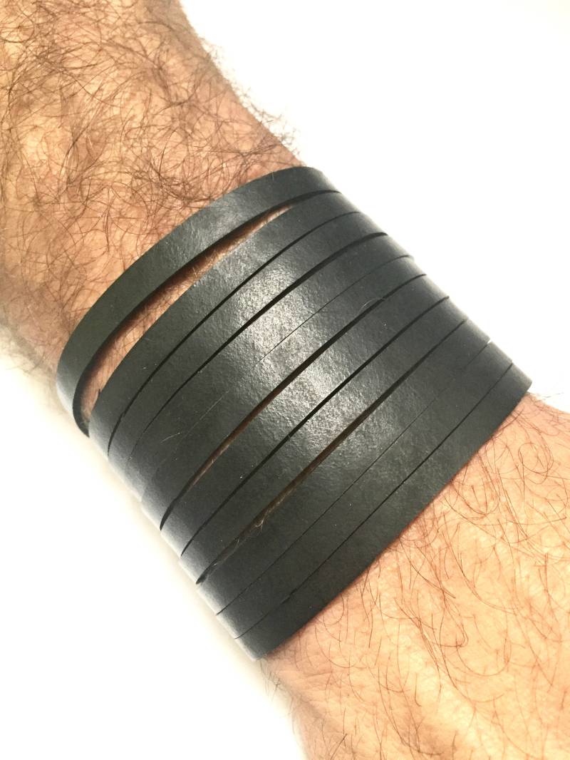 Upcycled Kautschuk Schlauch Armband/Manschette/ Herren/ Damen von RecycleSister